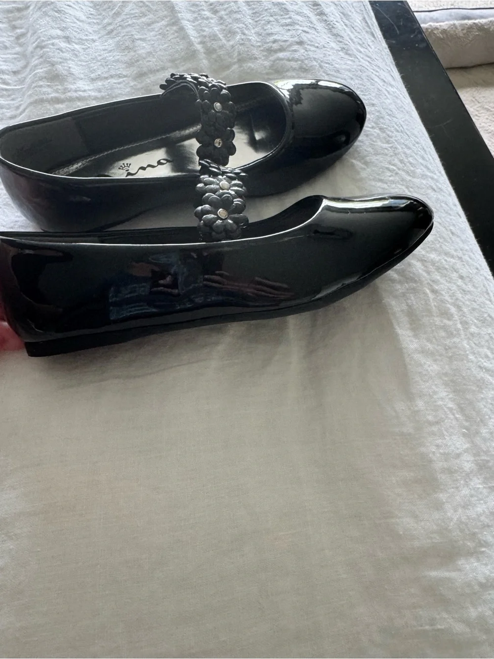 Nina shiny black